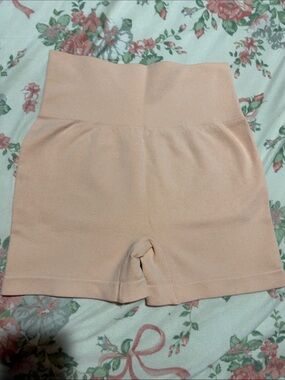 Seamless High-Waist Peach/Pink Women’s Shorts